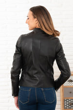Slimfit black sheepskin jacket with a round collar. Refined and soft. - Image n°6