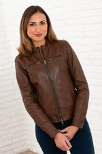 Slim-fit tobacco shearling leather jacket, timeless and elegant. - Image n°5