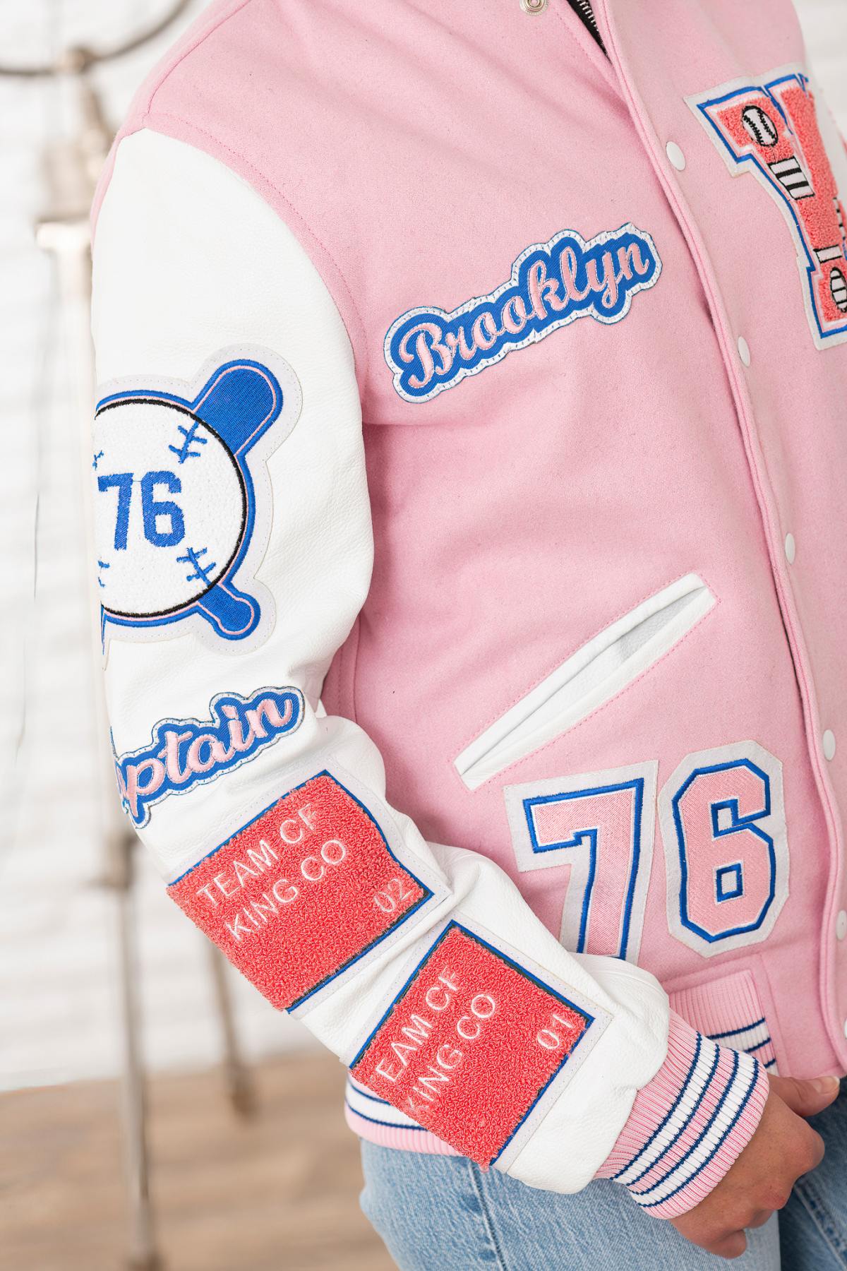 Oversized varsity jacket in rose bi-material-bold and sporty. - Image n°3