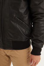 Daytona's black cowhide aviator jacket. Fur collar, timeless design. - Image n°6