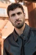 Military-grade goatskin A-2 jacket: timeless design, modern fit. - Image n°9