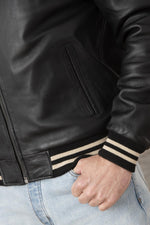 Black sheep leather jacket with ribbed cuffs and quilted lining. - Image n°4