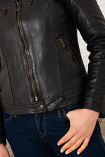 Black sheep leather jacket, slimfit cut, vertical seams for elegance. - Image n°7