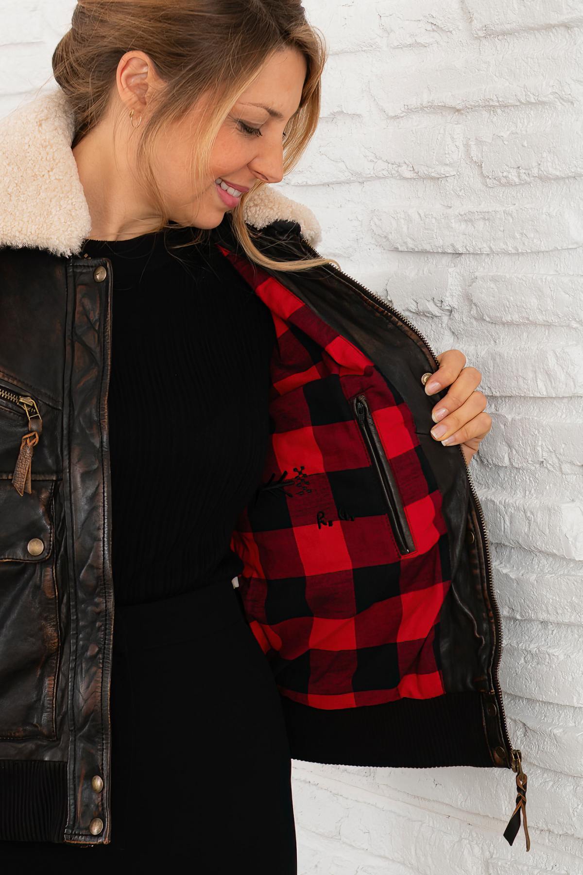 Aged black sheep leather aviator jacket with vegan fur collar. - Image n°5