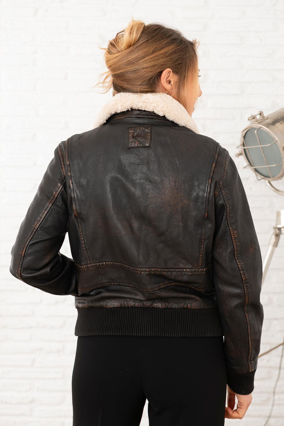 Aged black sheep leather aviator jacket with vegan fur collar. - Image n°3