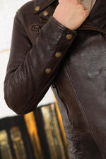 Slim-fit dark brown sheepskin perfecto for a rock-chic statement. - Image n°3