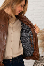 Supple sheepskin in rich bison brown, satin-finished and slim-cut. - Image n°4