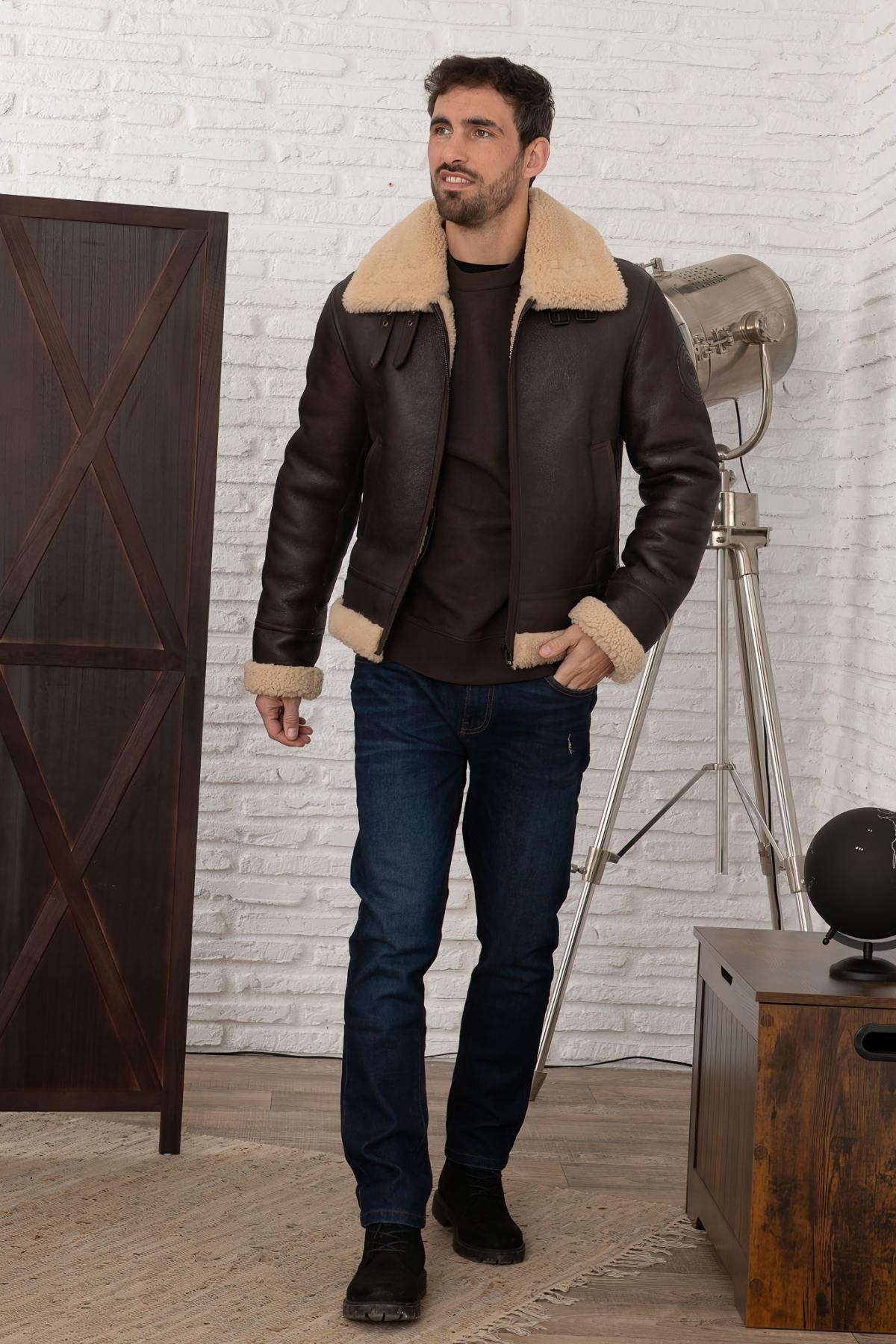 Redskins' aged brown and beige sheepskin bomber, double-lined. - Image n°3