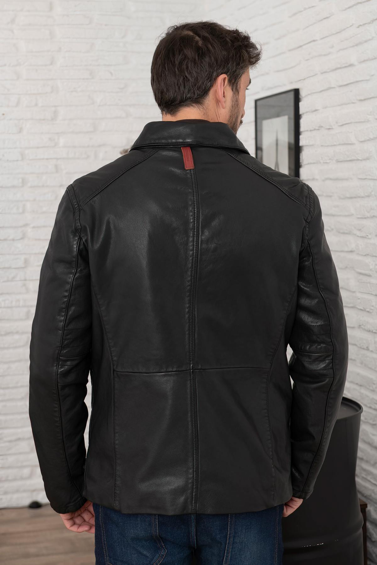 A goatskin jacket with regular fit, zip closure, and multiple pockets. - Image n°4