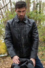 A horsehide jacket cut in the 1930s Type 1 style, made to endure. - Image n°2
