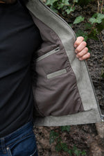 Soft anthracite suede jacket in buffalo leather. Timeless and refined. - Image n°5