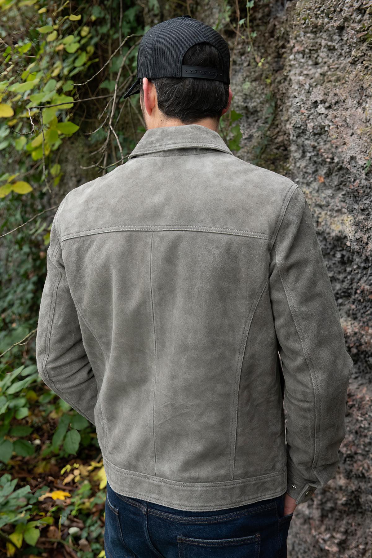 Soft anthracite suede jacket in buffalo leather. Timeless and refined. - Image n°4