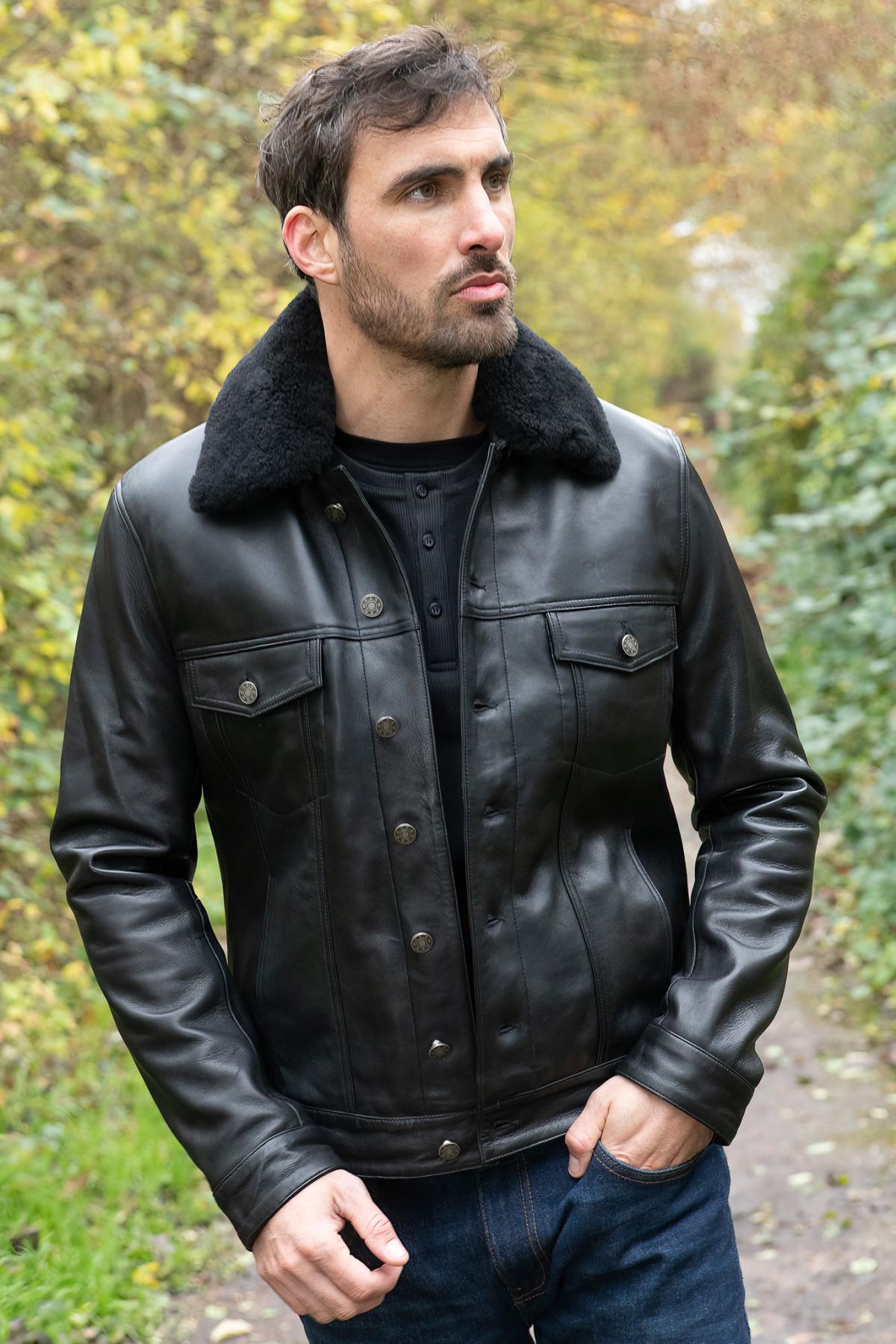 Black leather trucker jacket with removable fur collar - Image n°1