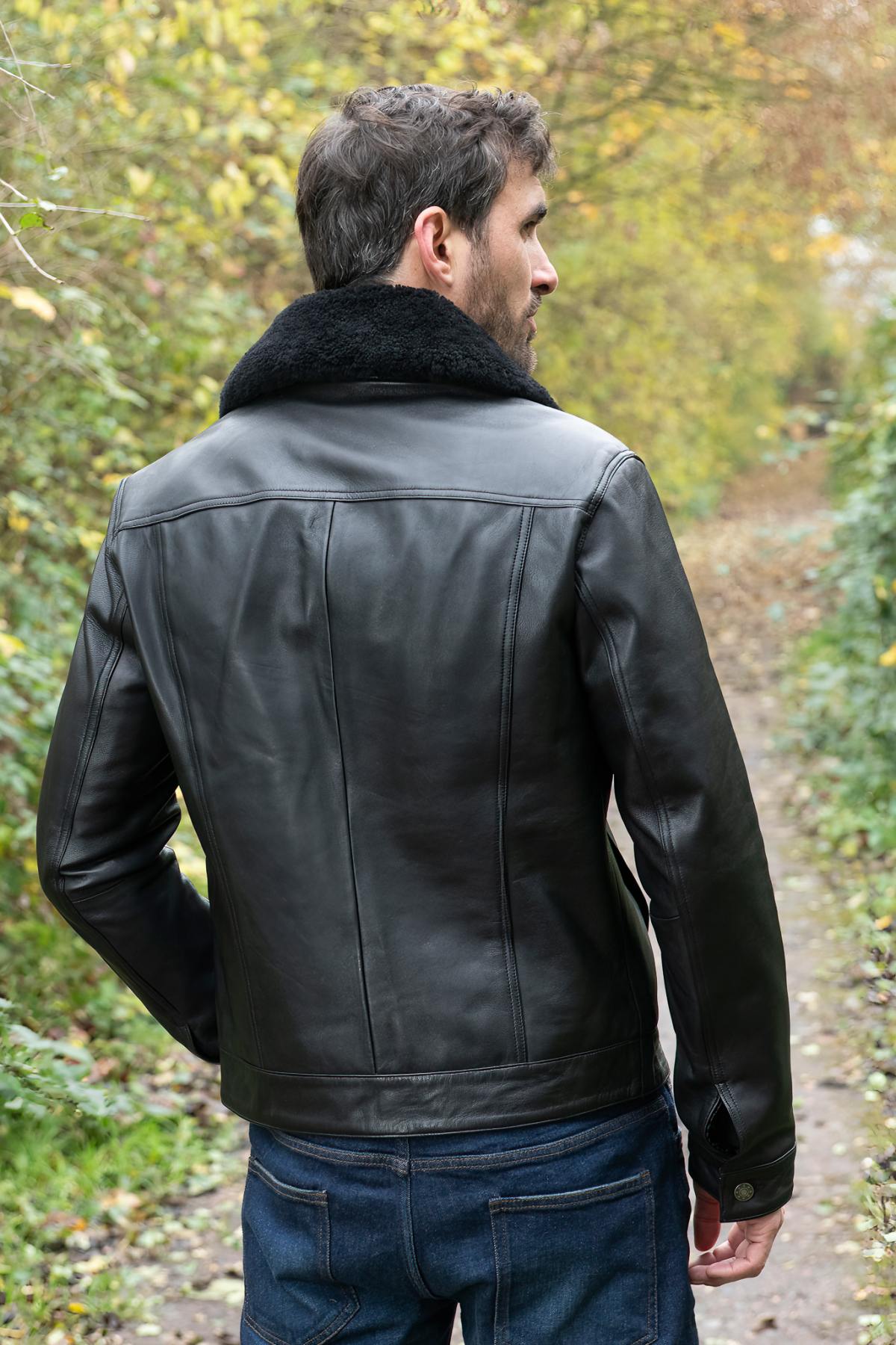 Black leather trucker jacket with removable fur collar - Image n°3