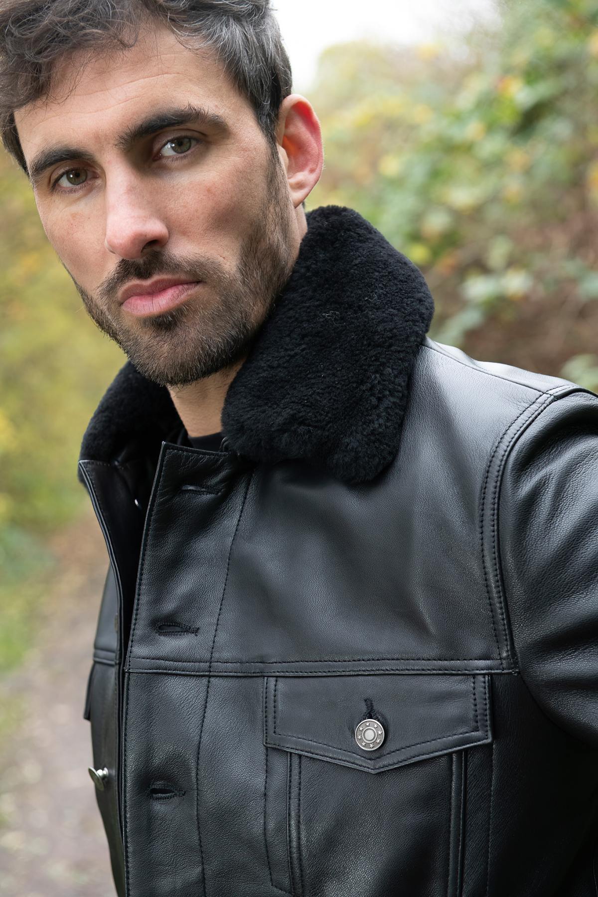 Black leather trucker jacket with removable fur collar - Image n°2