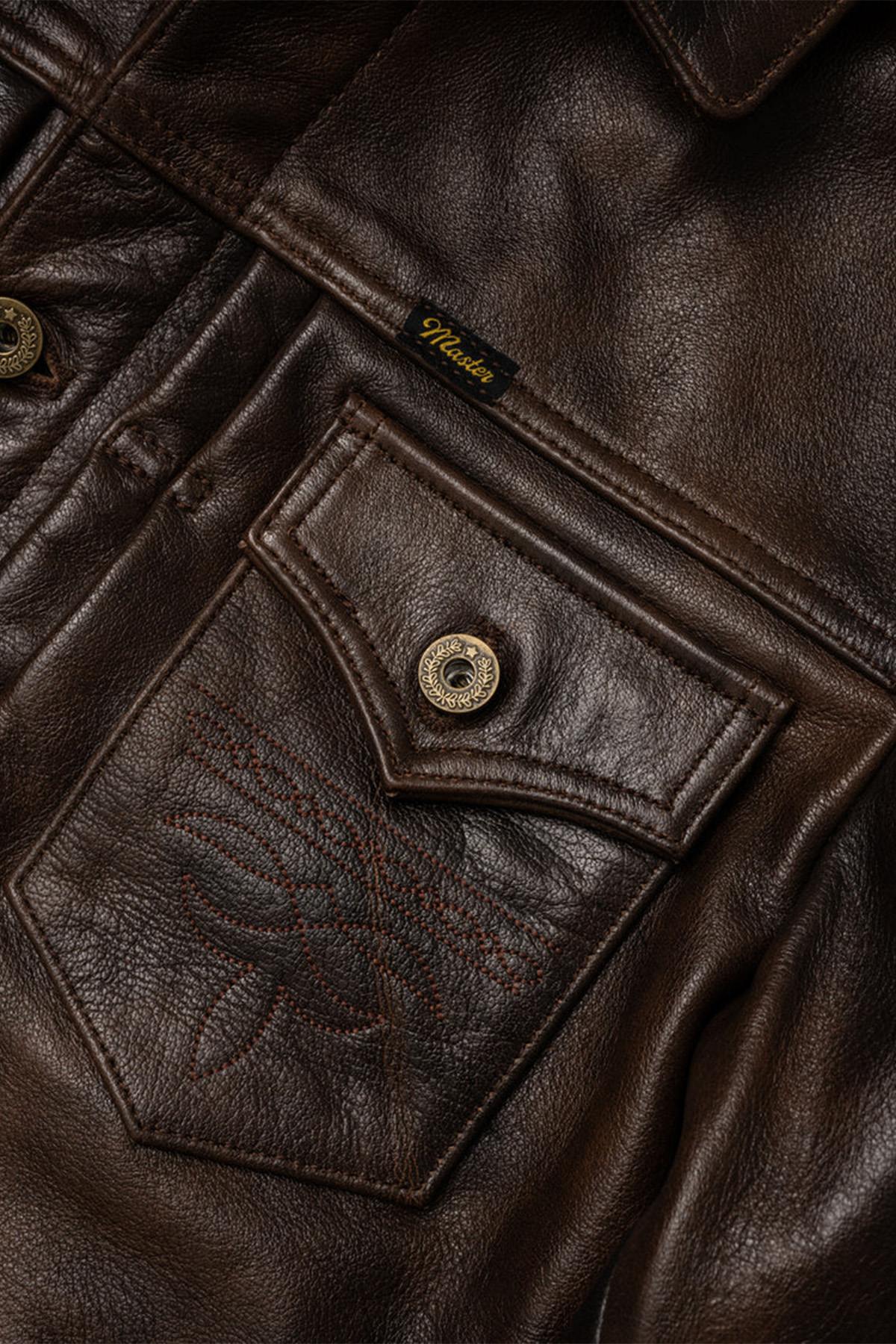 Rustic mahogany buffalo leather trucker jacket with western stitching. - Image n°4