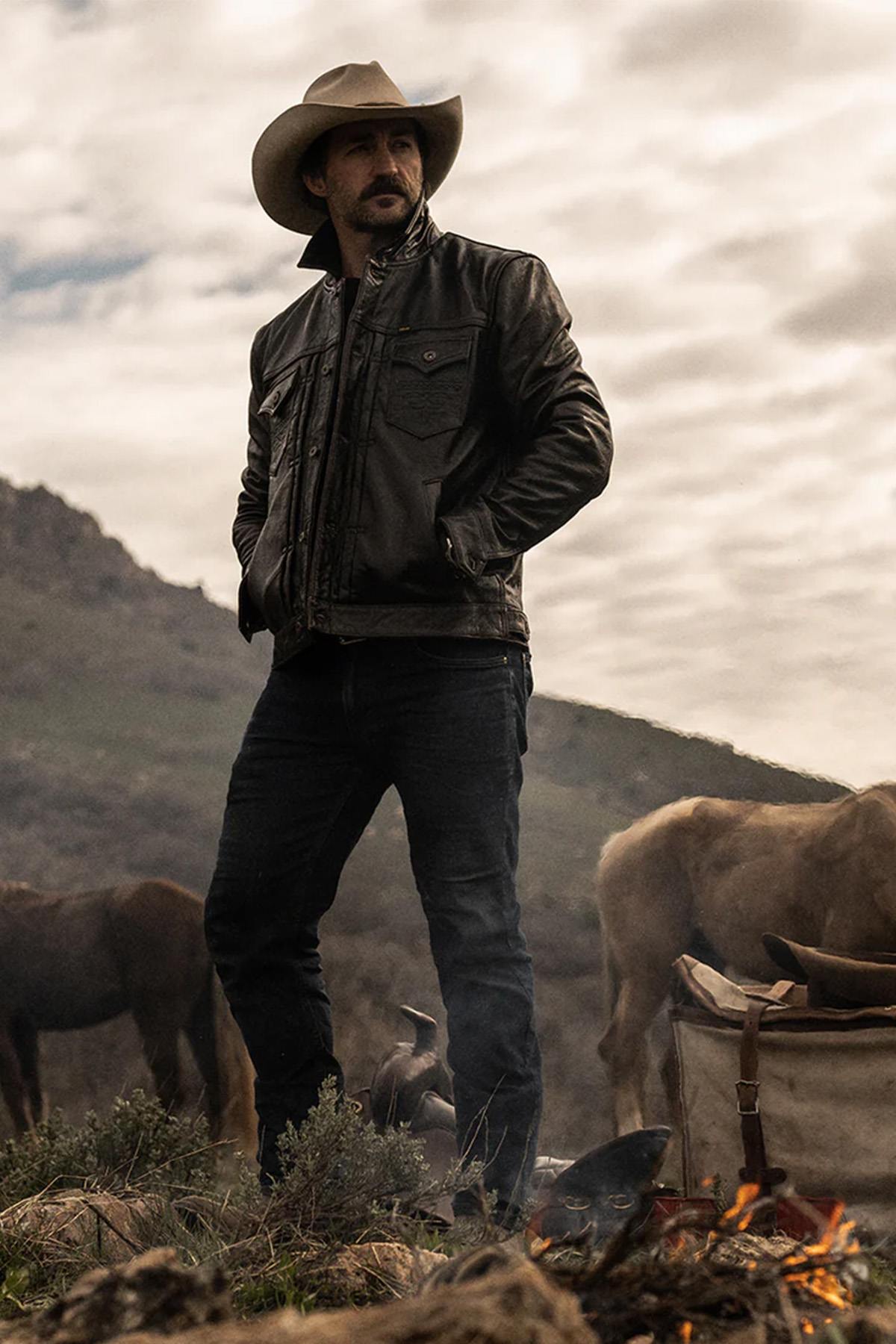 Western style shirt collar leather jacket with accelerated patina - Image n°14