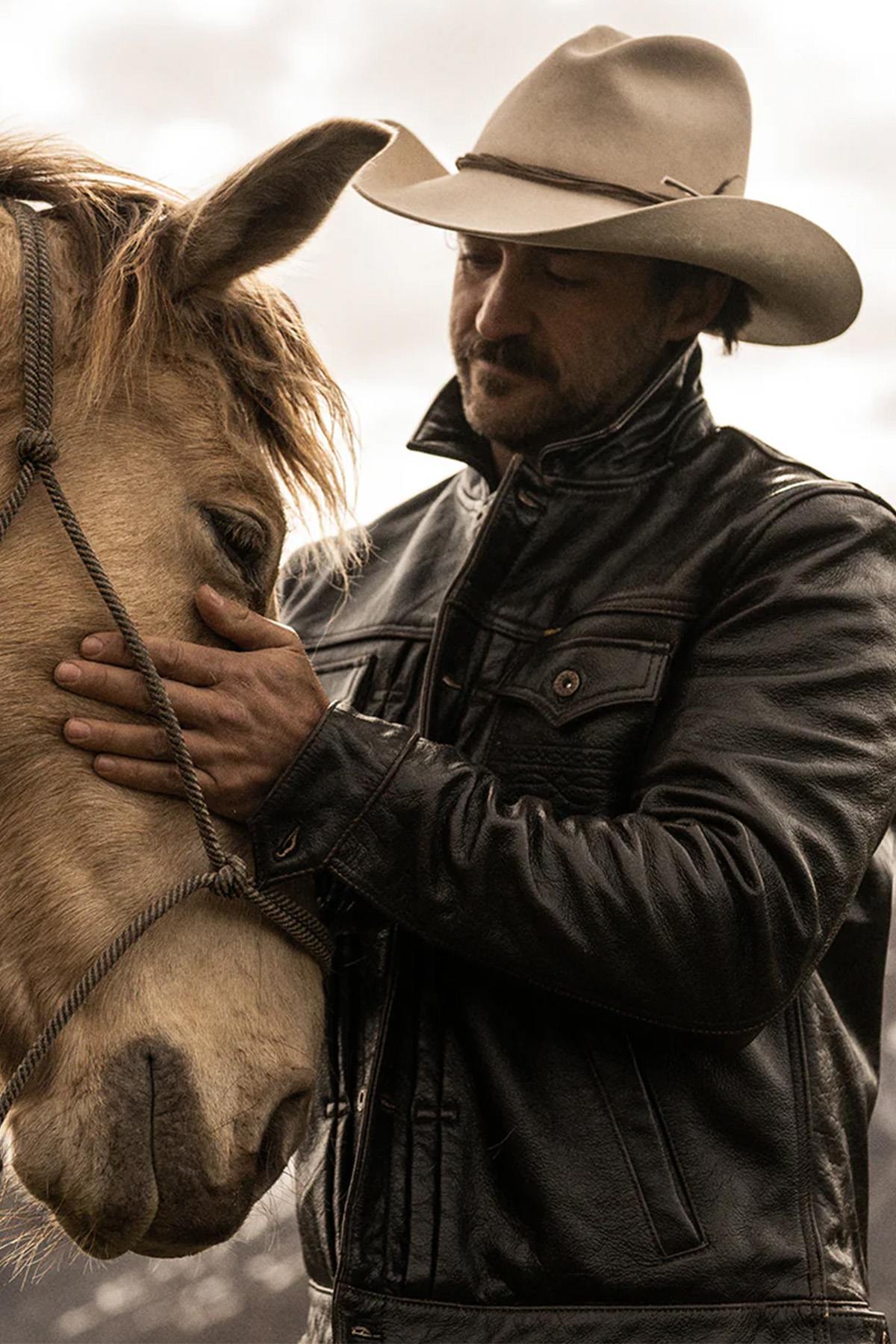 Western style shirt collar leather jacket with accelerated patina - Image n°13