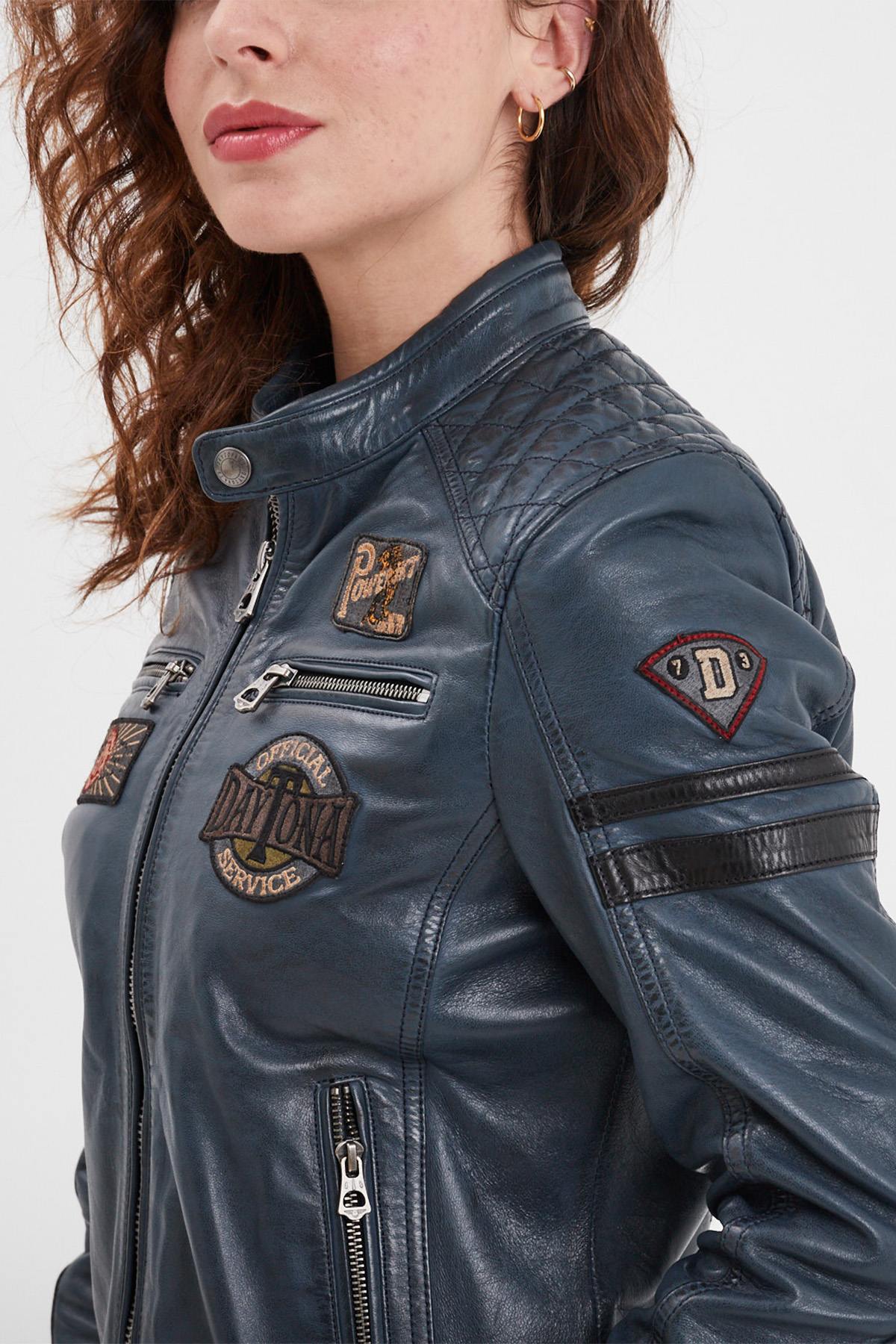 A short sheep leather jacket in blue, ideal for sporty-casual style. - Image n°7