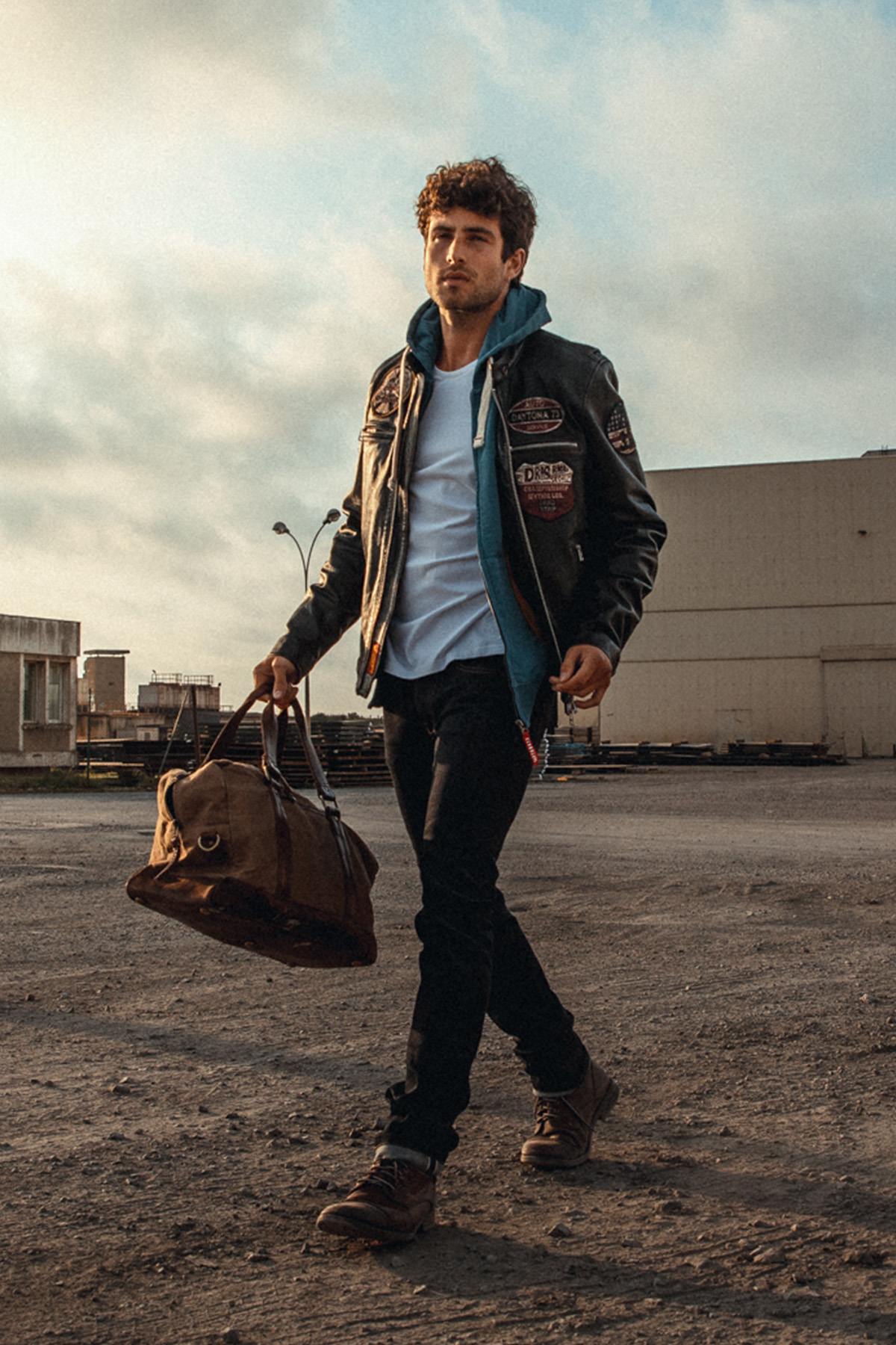 Daytona's black lambskin jacket: seven patches, removable collar. - Image n°2
