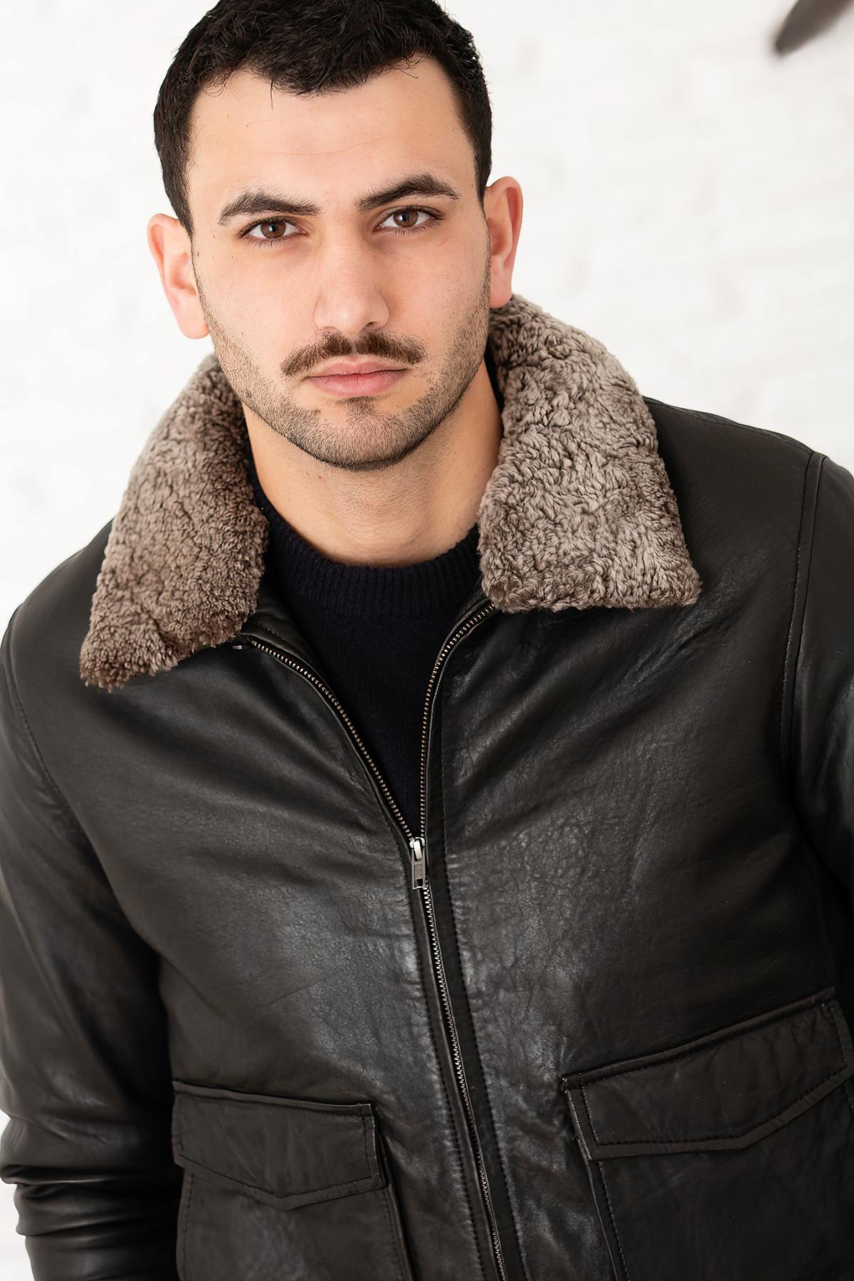 Aviator jacket in black sheepskin. Real fur collar, regular fit. - Image n°3