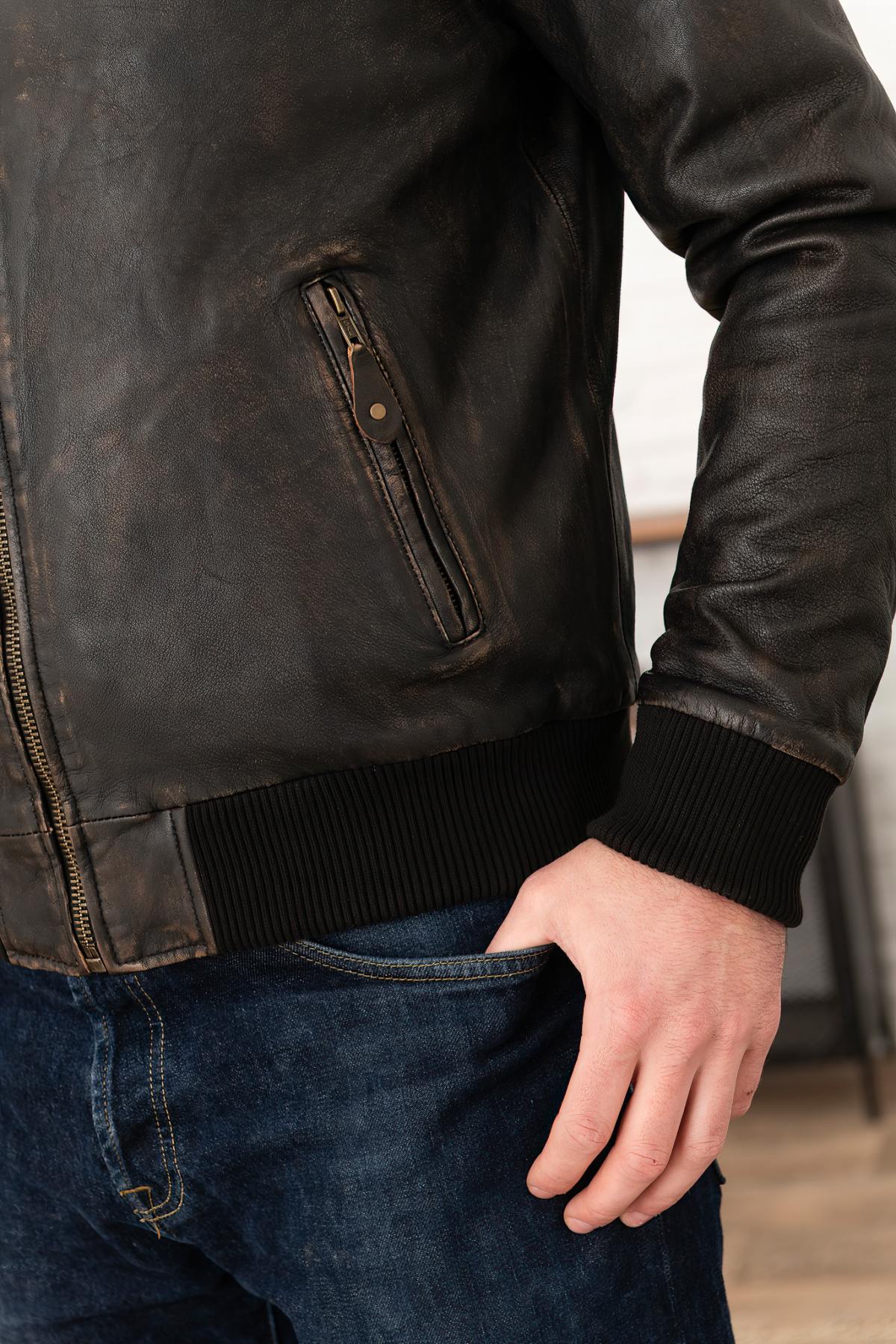 Bonbon: aged black and beige sheepskin teddy. Ribbed cuffs, zip front. - Image n°5