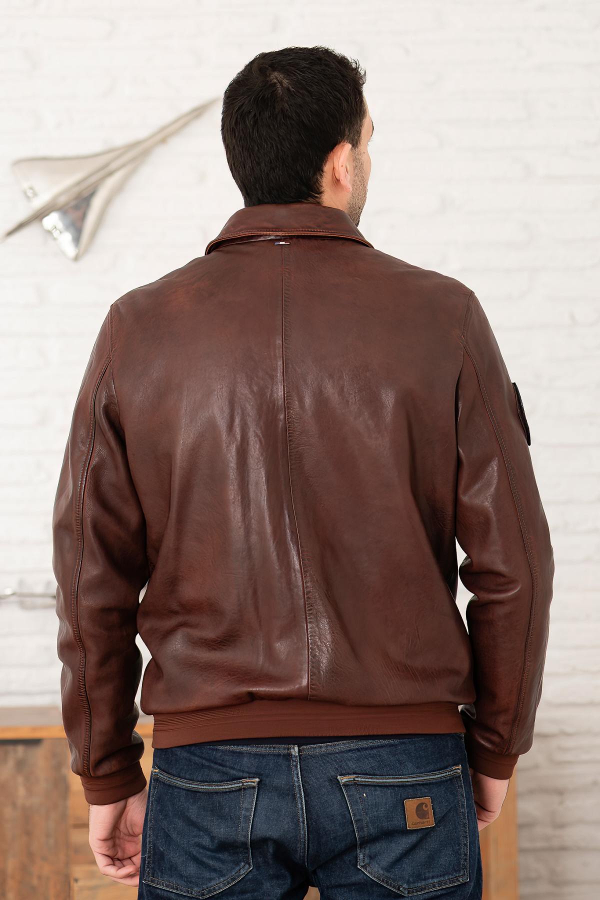 Cognac sheepskin aviator jacket with Patrouille de France insignia. - Image n°5