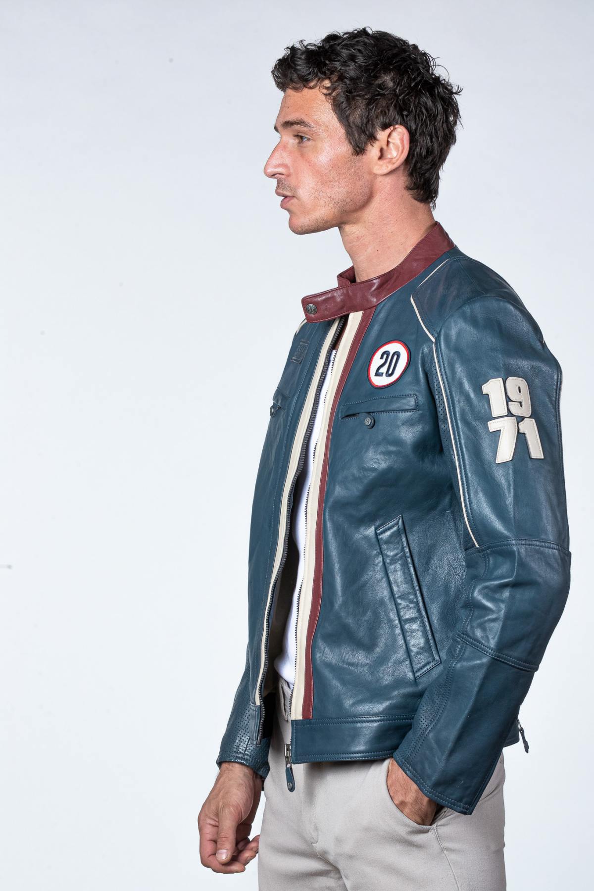 Steve McQueen's *Le Mans* spirit in a royal blue sheepskin jacket. - Image n°2