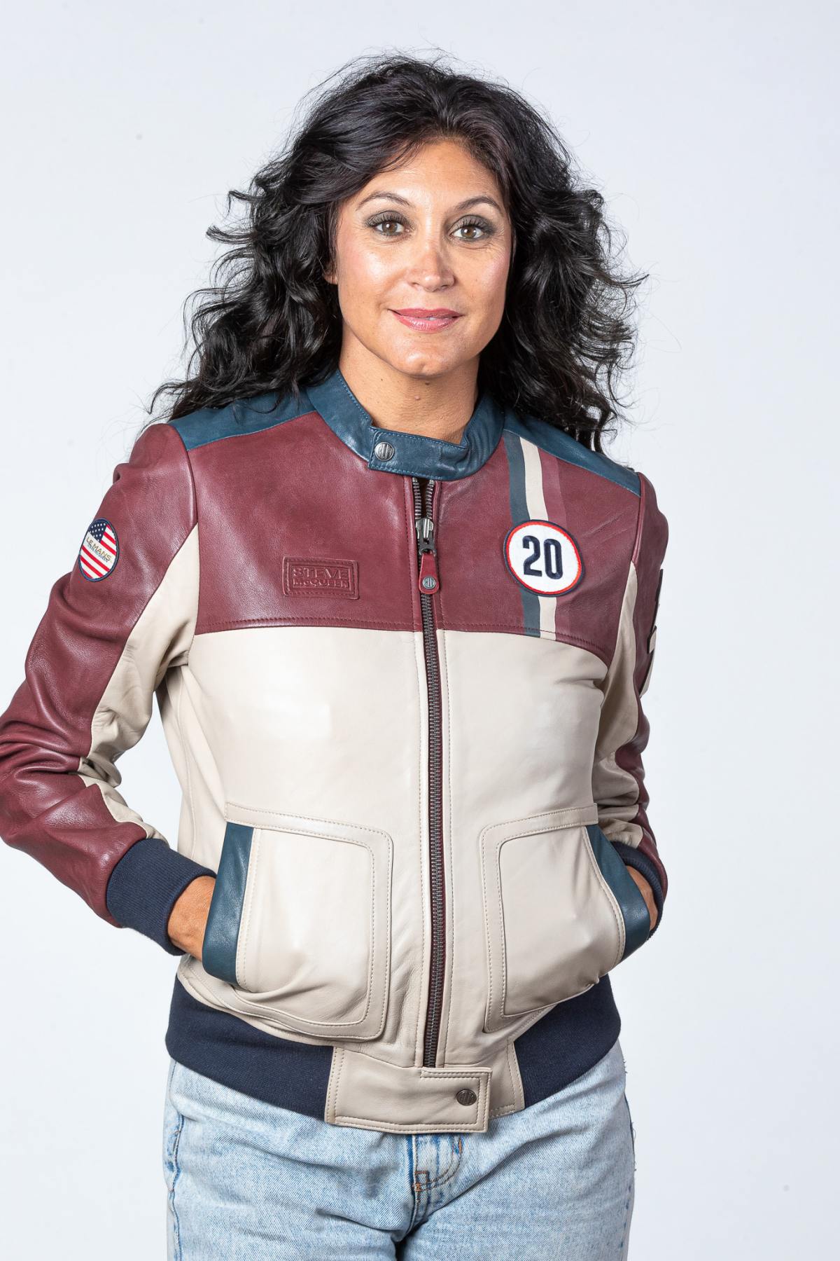 Deep red sheepskin jacket, soft and lightweight for year-round wear. - Image n°1