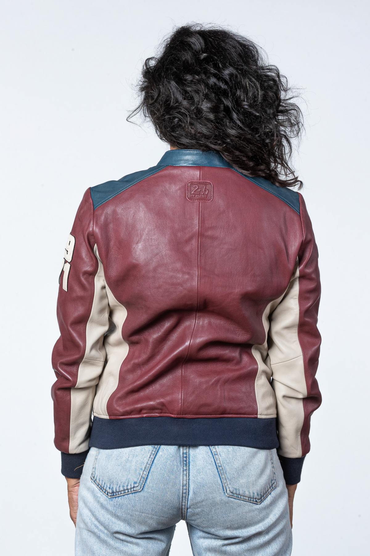 Deep red sheepskin jacket, soft and lightweight for year-round wear. - Image n°4