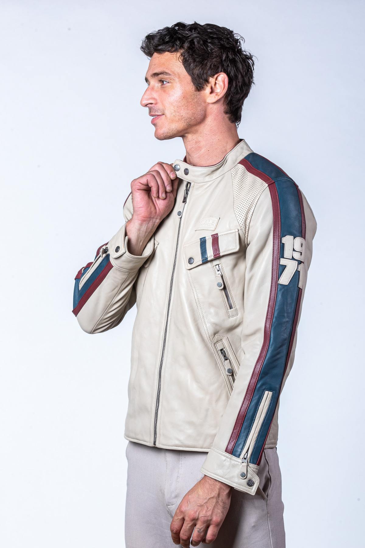 McQueen's legacy in ecru lambskin. A relaxed fit for all seasons. - Image n°2