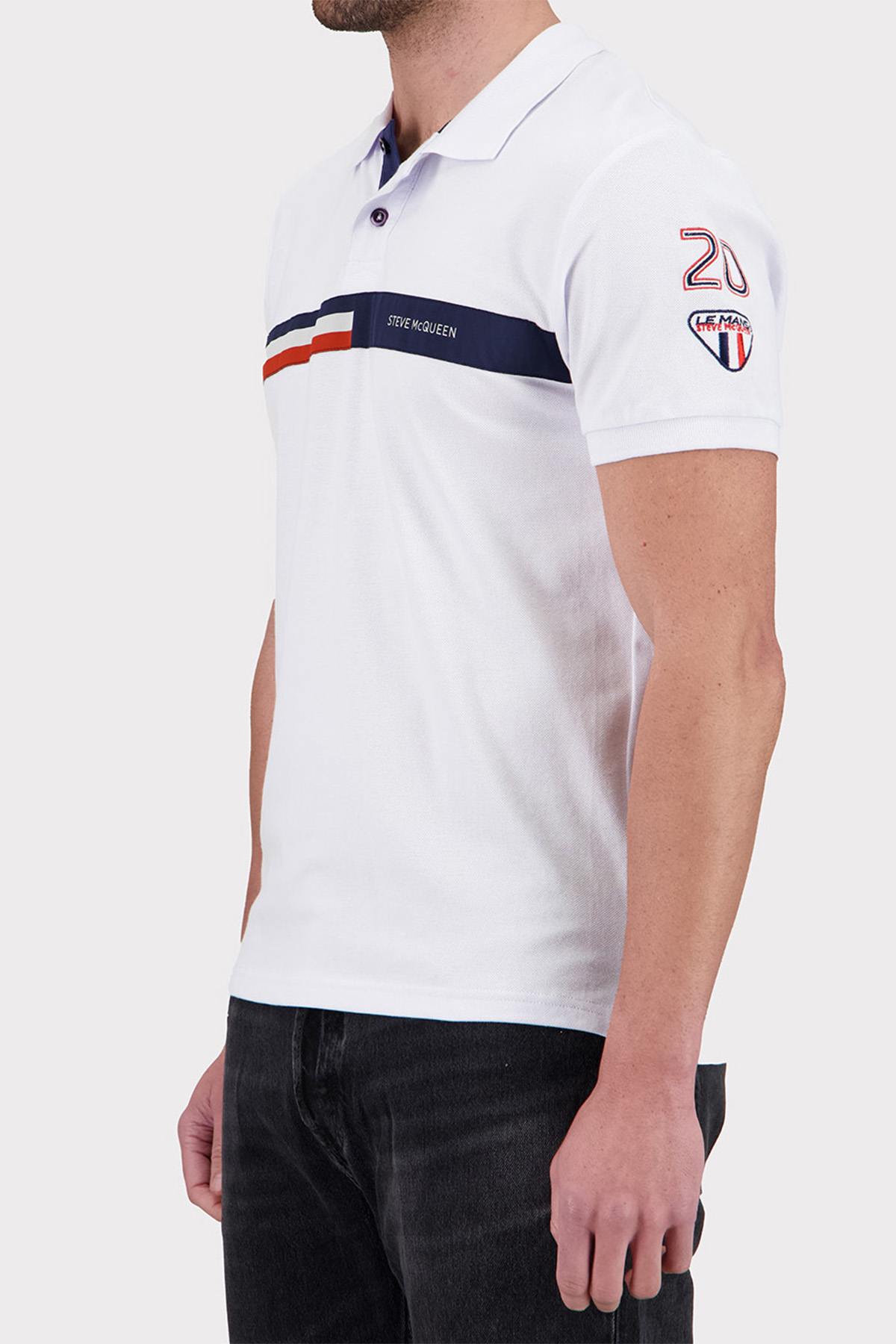 Steve McQueen white polo shirt with blue white red headband - Image n°2