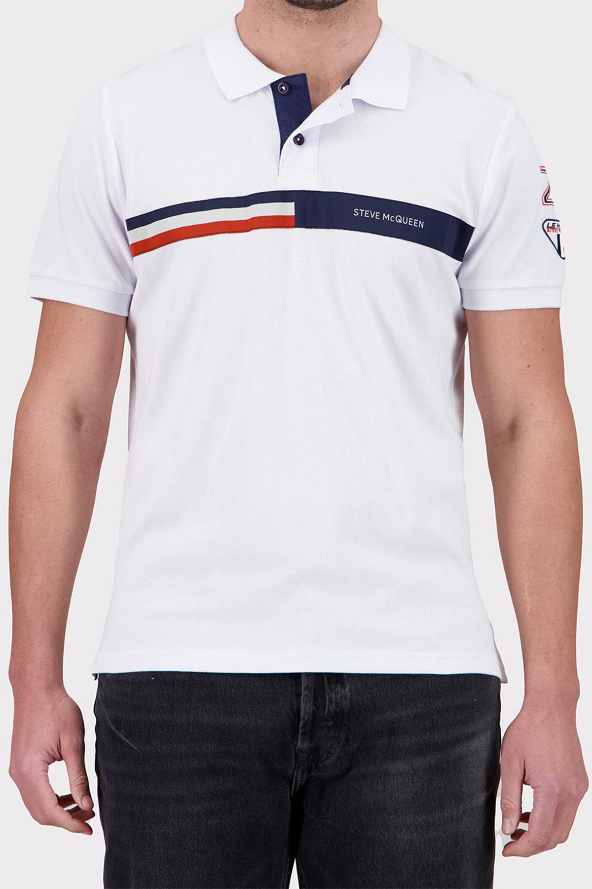Steve McQueen white polo shirt with blue white red headband - Image n°1
