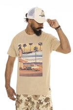 Beige t-shirt with vintage car print at sunset - Image n°1