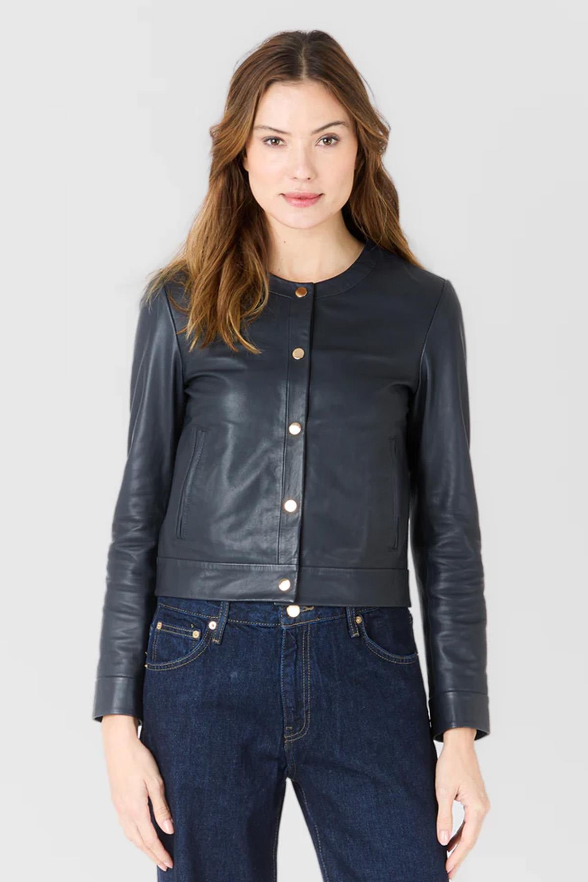 Short, thin and lightweight blue leather jacket with crew neck - Image n°5