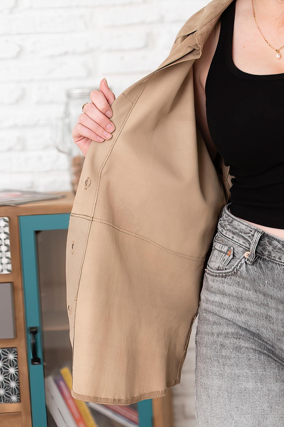 Fine and lightweight beige suede leather jacket - Image n°7