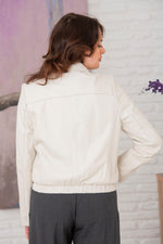 White leather jacket with shirt collar and tight waist - Image n°5
