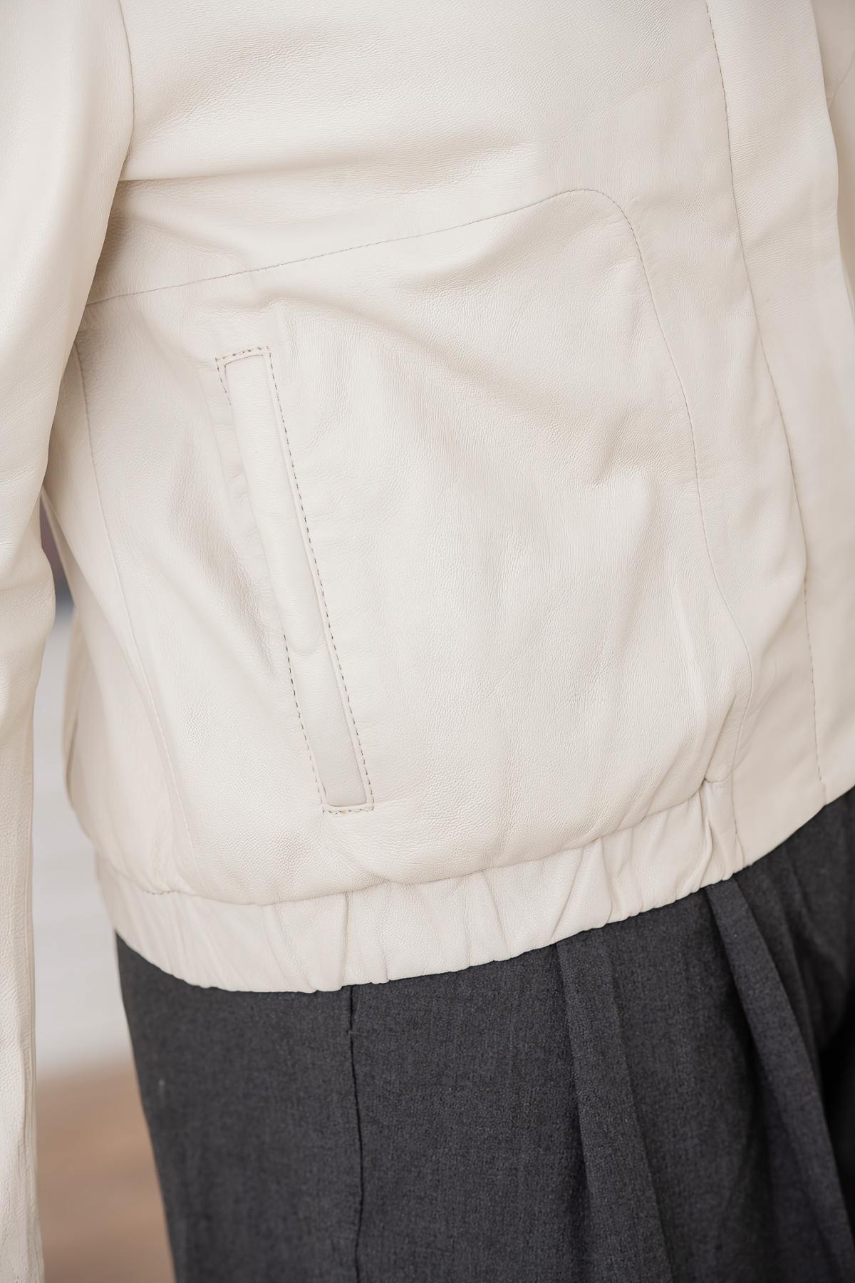 White leather jacket with shirt collar and tight waist - Image n°7