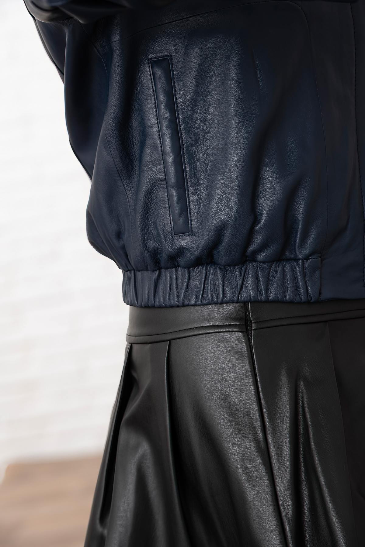 Lightweight lambsheep leather biker jacket in navy with slimfit style. - Image n°7