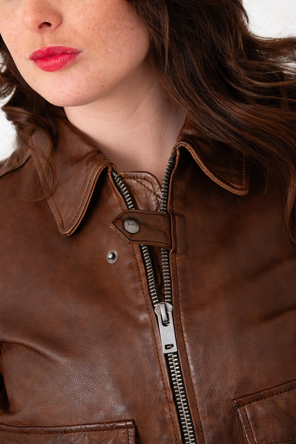 Slim-fit aviator jacket in dark cognac lambskin, soft and timeless. - Image n°6
