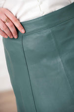 Jade-colored leather skirt - Image n°3