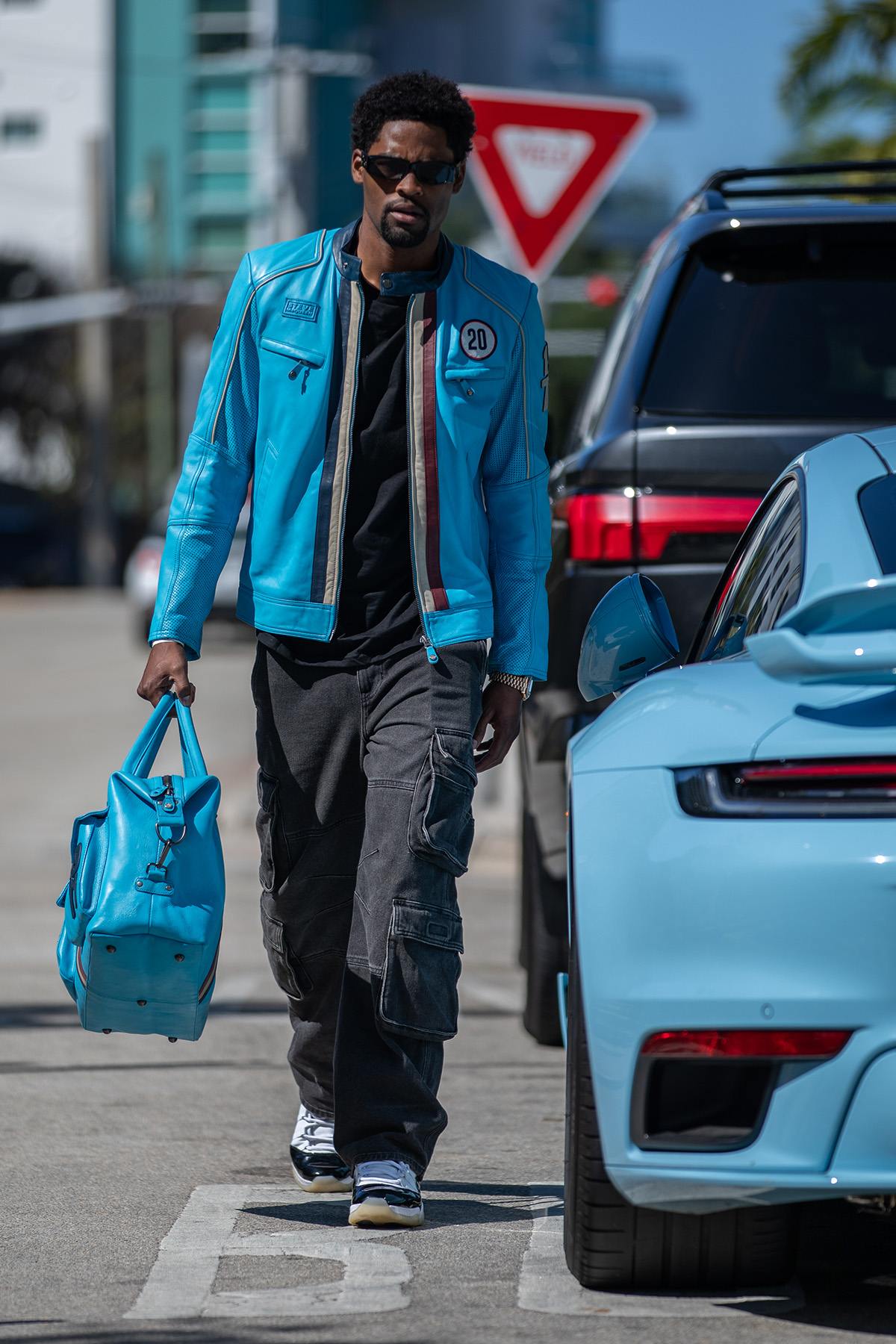 Nordic blue sheepskin jacket with slim fit and racing details. - Image n°6