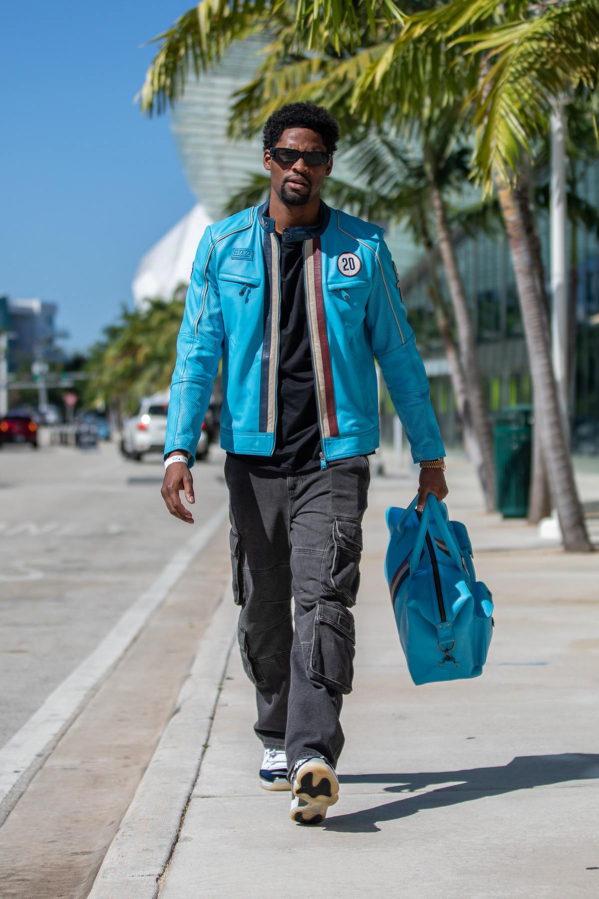 Nordic blue sheepskin jacket with slim fit and racing details. - Image n°4