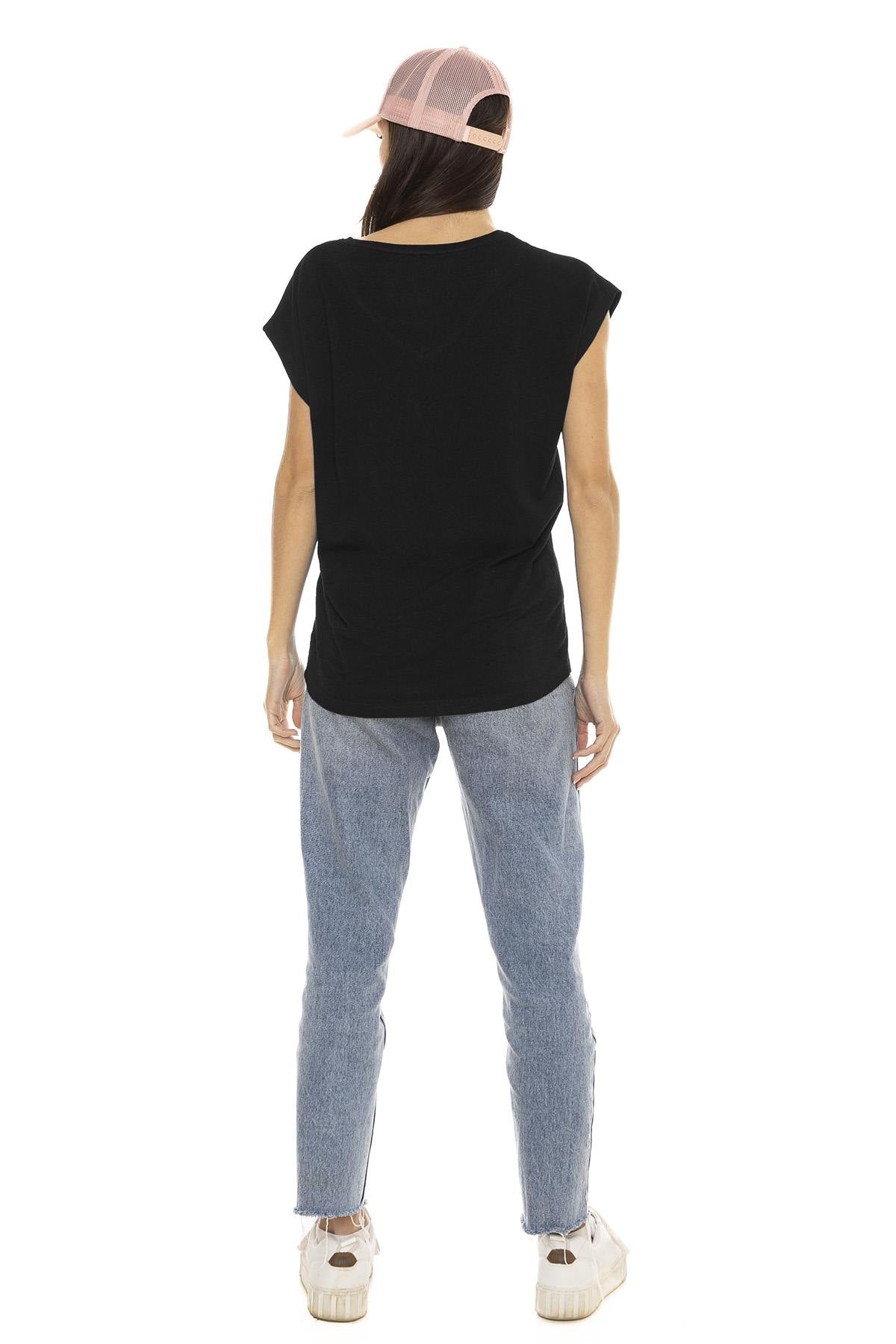 Black t-shirt with pink eagle illustration - Image n°5