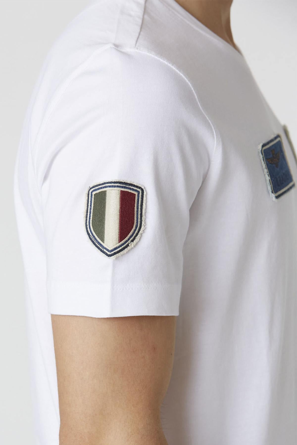 White denim t-shirt with aviation patches - Image n°4