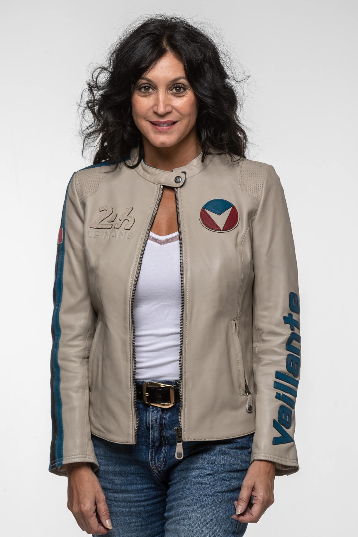 Lambskin jacket in ecru, blending sporty cuts with timeless elegance. - Image n°1