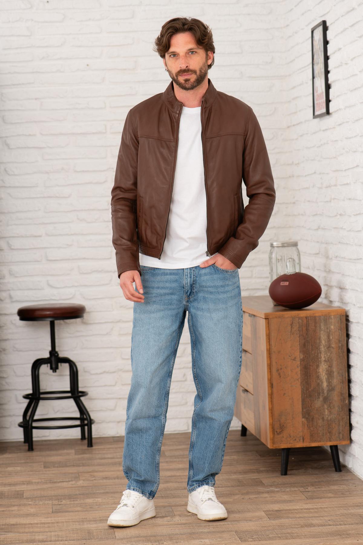 Classic brown sheep leather jacket with a regular fit and biker touch. - Image n°2