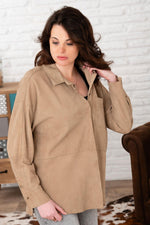 Lightweight beige goat suede jacket with a relaxed, flattering fit. - Image n°8