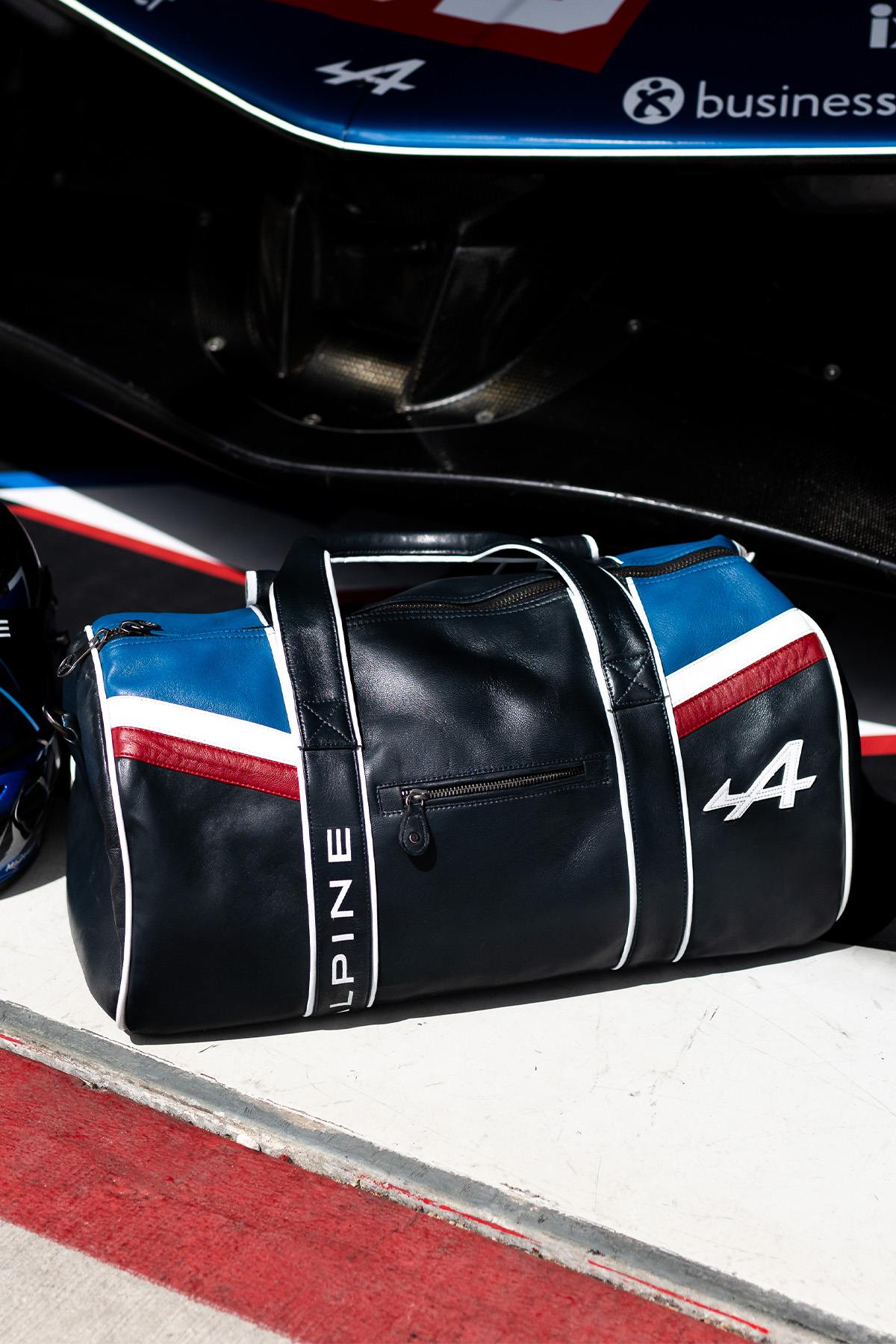 Alpine navy blue leather sports bag - Image n°5