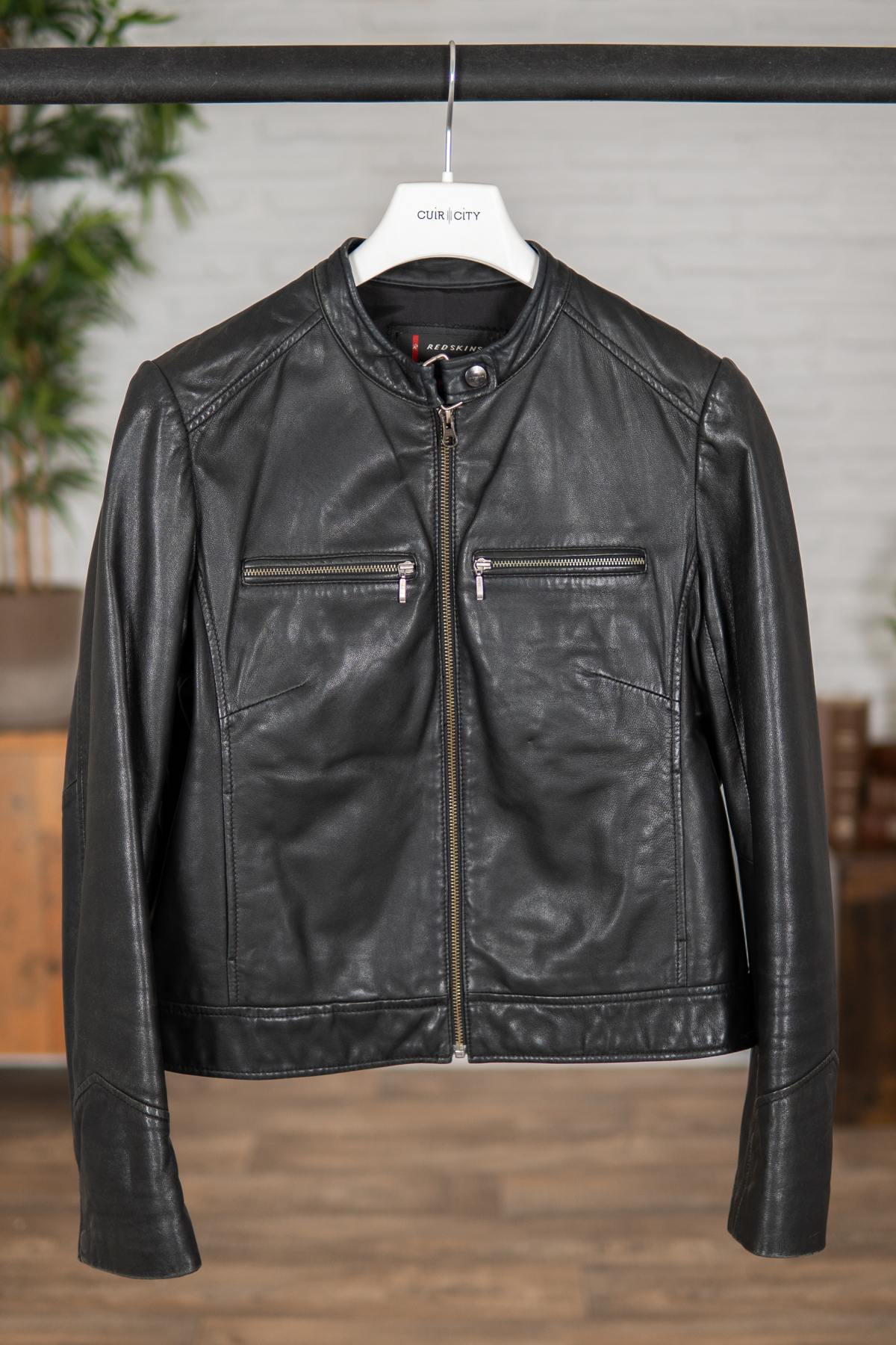 Black fitted jacket for women with rounded collar - Image n°1